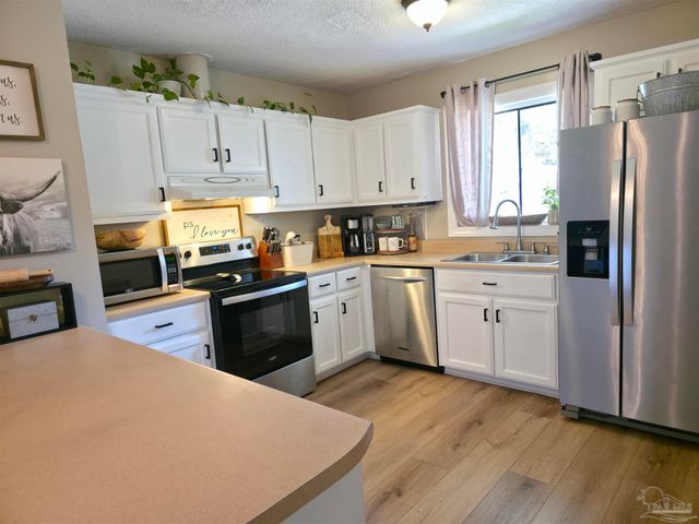 6533 College Dr, Milton, FL 32570