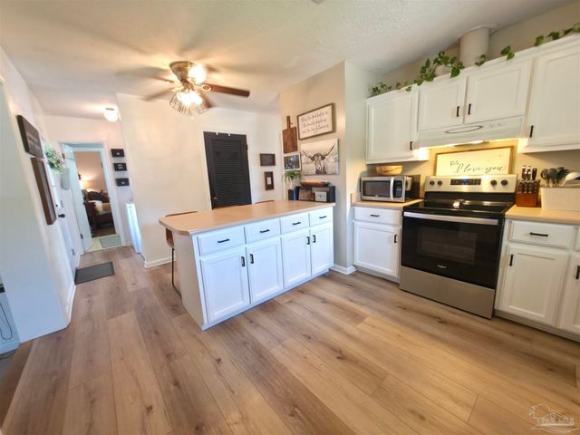 6533 College Dr, Milton, FL 32570