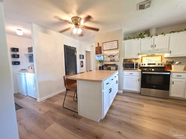 6533 College Dr, Milton, FL 32570