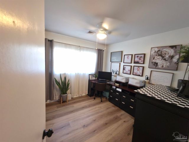 6533 College Dr, Milton, FL 32570