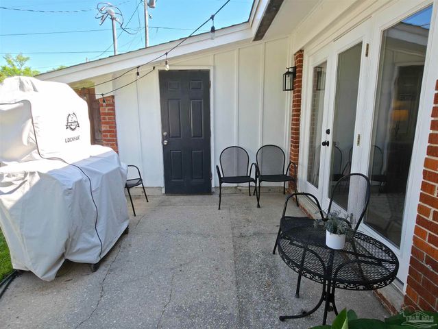 6533 College Dr, Milton, FL 32570