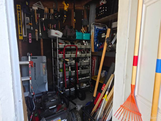6533 College Dr, Milton, FL 32570