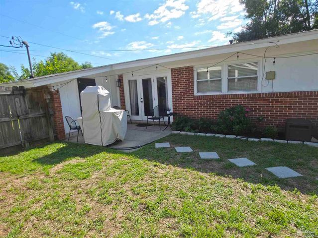 6533 College Dr, Milton, FL 32570