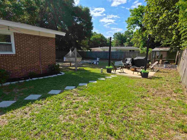 6533 College Dr, Milton, FL 32570