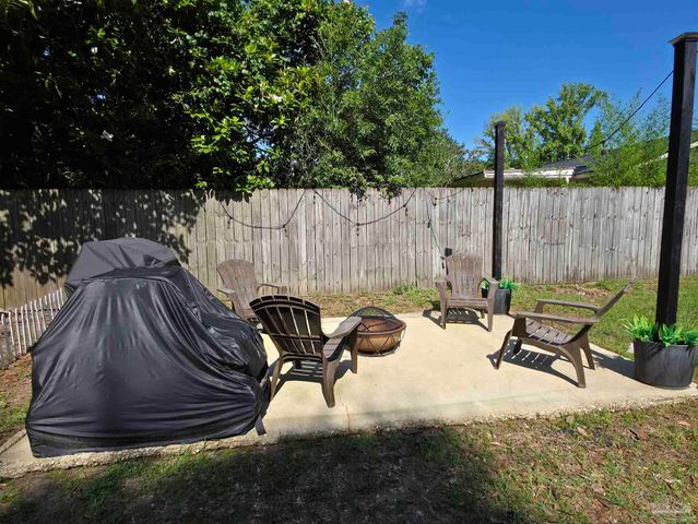 6533 College Dr, Milton, FL 32570