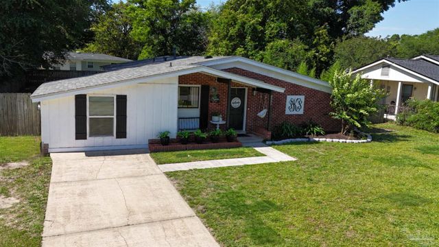6533 College Dr, Milton, FL 32570