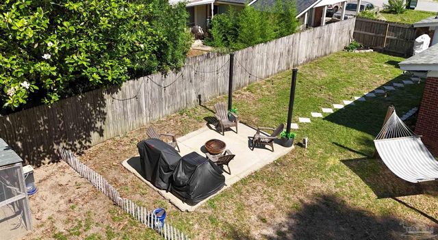6533 College Dr, Milton, FL 32570