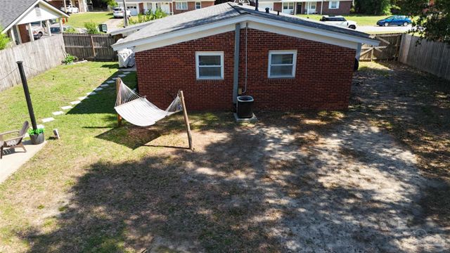 6533 College Dr, Milton, FL 32570