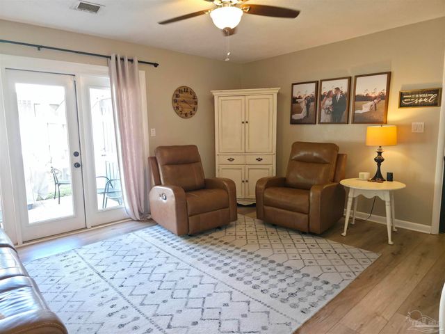 6533 College Dr, Milton, FL 32570