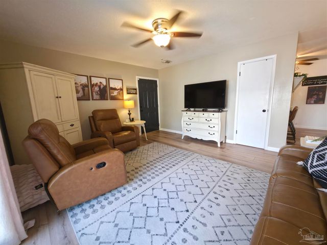 6533 College Dr, Milton, FL 32570