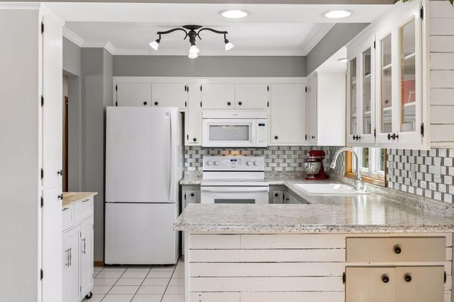 7859 48th Avenue N, New Hope, MN 55428