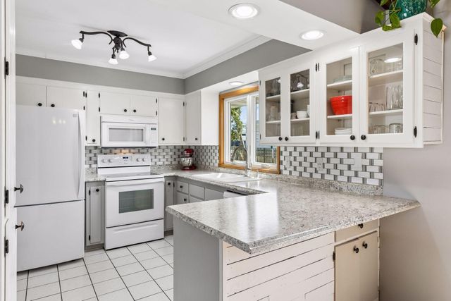 7859 48th Avenue N, New Hope, MN 55428