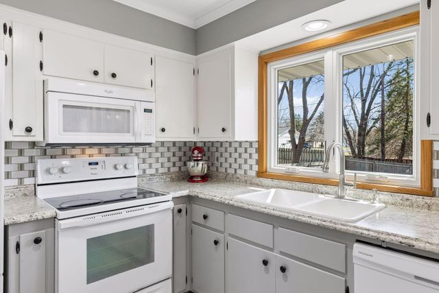 7859 48th Avenue N, New Hope, MN 55428