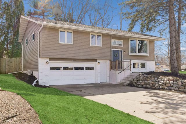 7859 48th Avenue N, New Hope, MN 55428