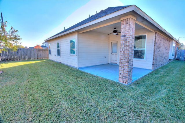 203 Brookwood Park Lane, Dickinson, TX 77539