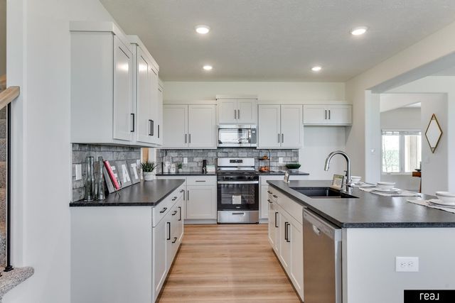 10415 S 191 Avenue, Omaha, NE 68136