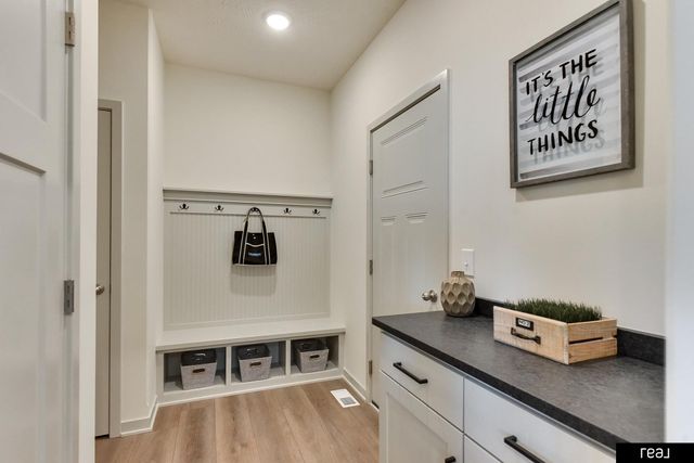 10415 S 191 Avenue, Omaha, NE 68136