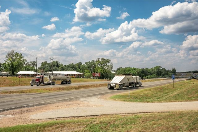 20 Red Tip Lane, Brenham, TX 77833