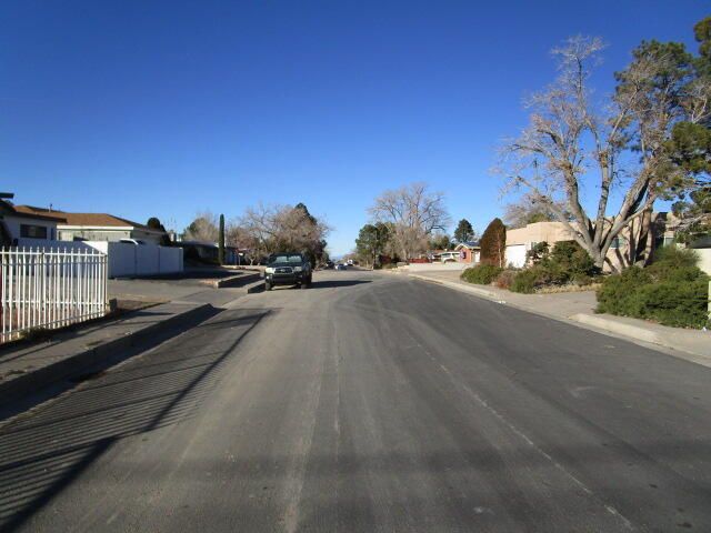 1009 Dakota Street NE, Albuquerque, NM 87110