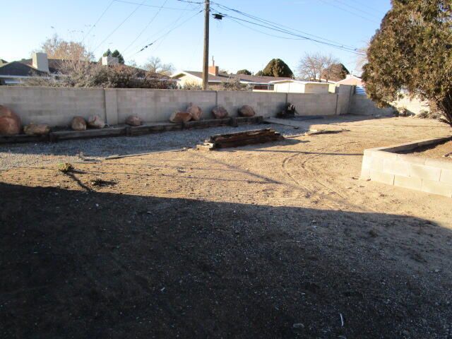 1009 Dakota Street NE, Albuquerque, NM 87110