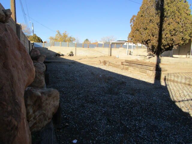 1009 Dakota Street NE, Albuquerque, NM 87110