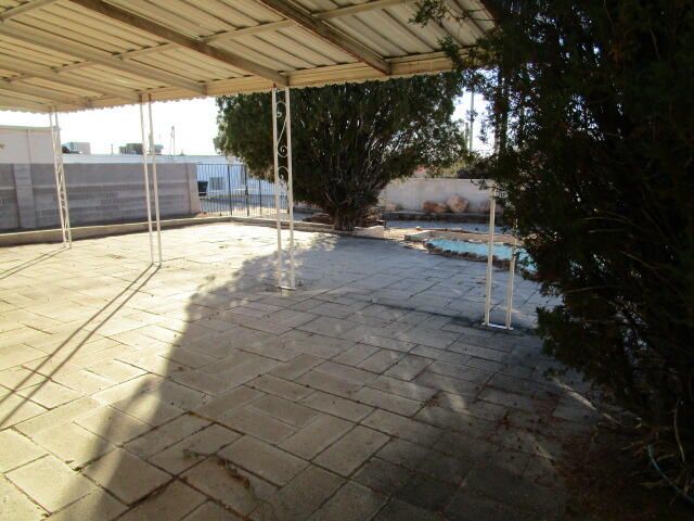 1009 Dakota Street NE, Albuquerque, NM 87110