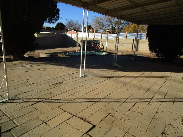 1009 Dakota Street NE, Albuquerque, NM 87110