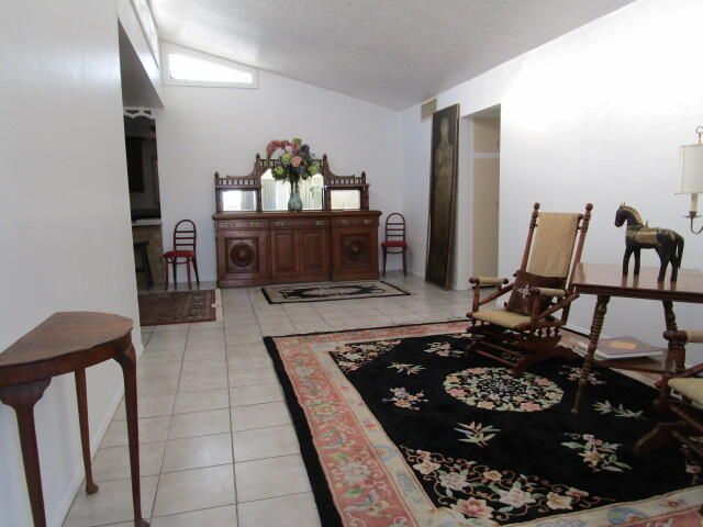 1009 Dakota Street NE, Albuquerque, NM 87110