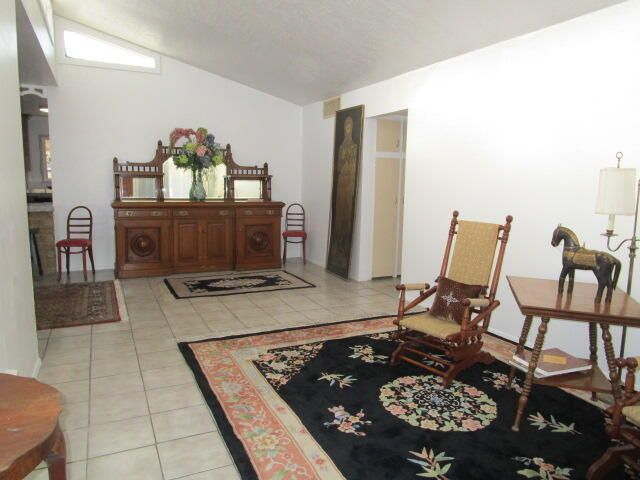 1009 Dakota Street NE, Albuquerque, NM 87110