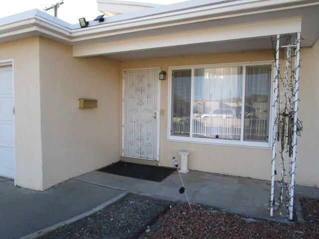 1009 Dakota Street NE, Albuquerque, NM 87110