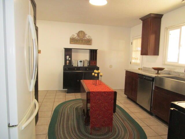 1009 Dakota Street NE, Albuquerque, NM 87110