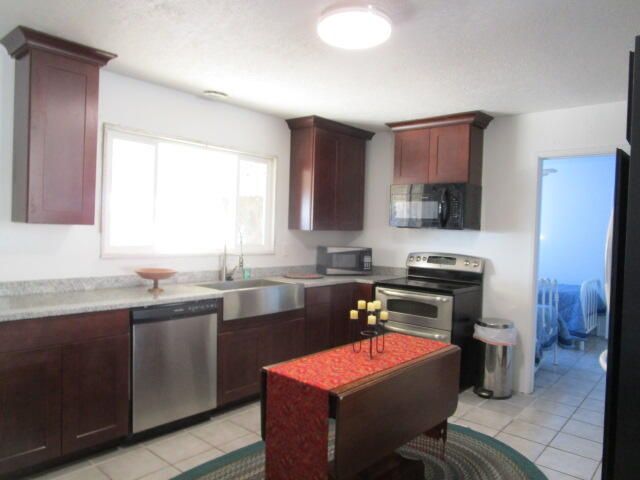 1009 Dakota Street NE, Albuquerque, NM 87110