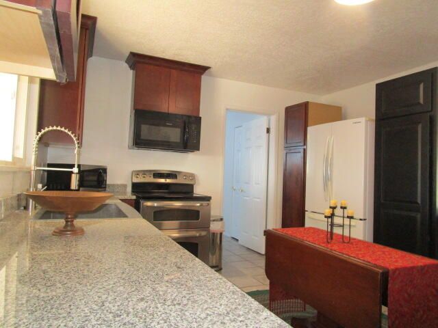 1009 Dakota Street NE, Albuquerque, NM 87110