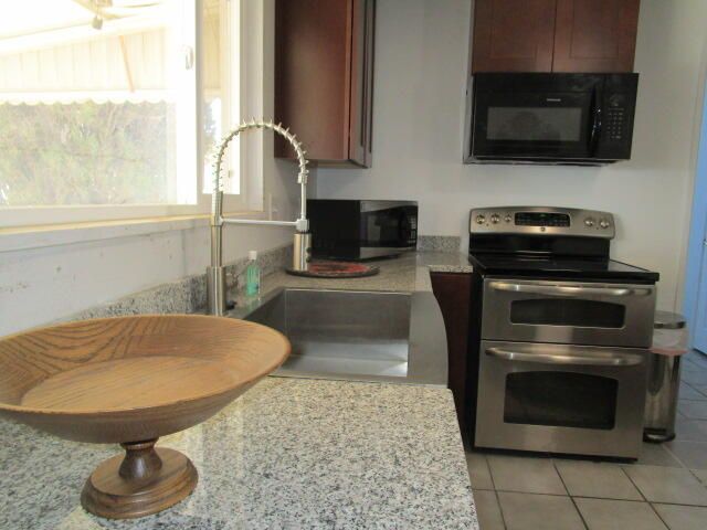 1009 Dakota Street NE, Albuquerque, NM 87110