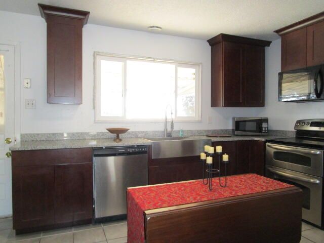 1009 Dakota Street NE, Albuquerque, NM 87110