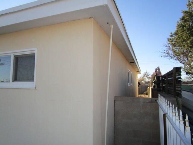 1009 Dakota Street NE, Albuquerque, NM 87110