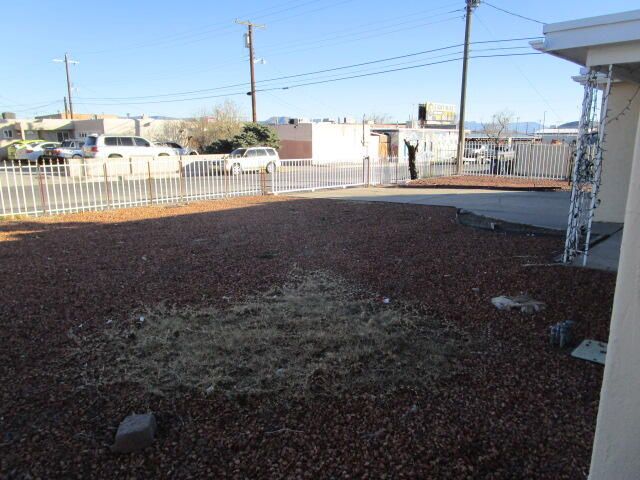 1009 Dakota Street NE, Albuquerque, NM 87110