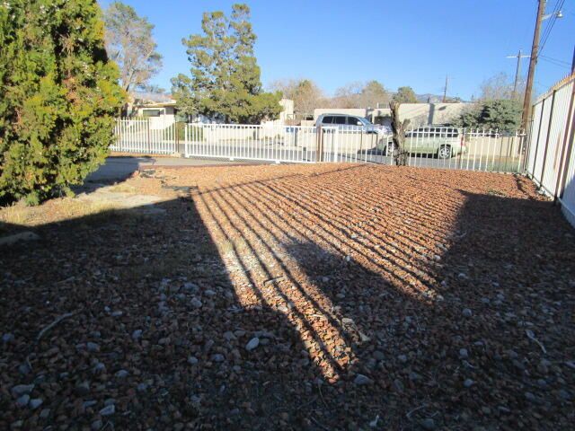 1009 Dakota Street NE, Albuquerque, NM 87110