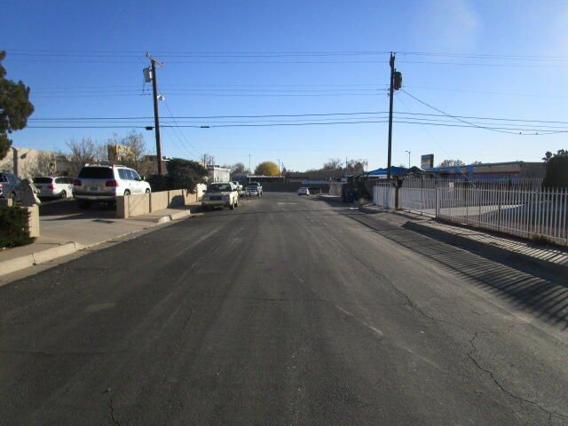 1009 Dakota Street NE, Albuquerque, NM 87110