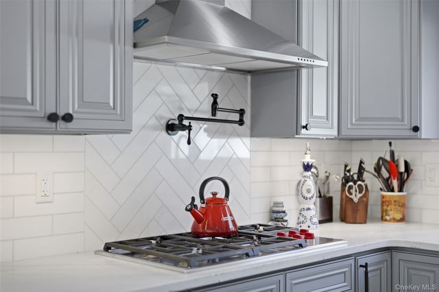 10 Weldon Lane, Farmingville, NY 11738