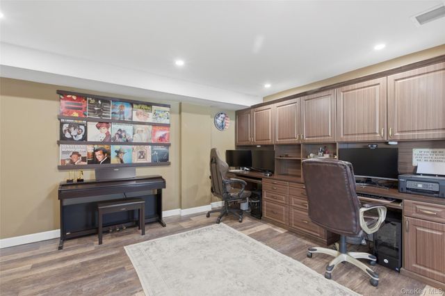 10 Weldon Lane, Farmingville, NY 11738