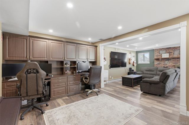 10 Weldon Lane, Farmingville, NY 11738