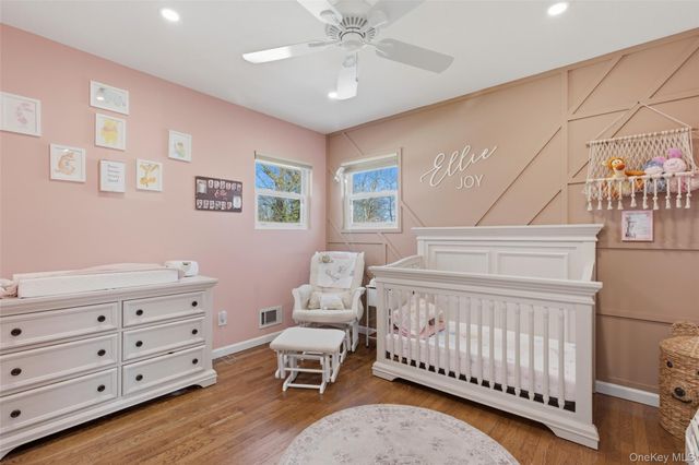 10 Weldon Lane, Farmingville, NY 11738