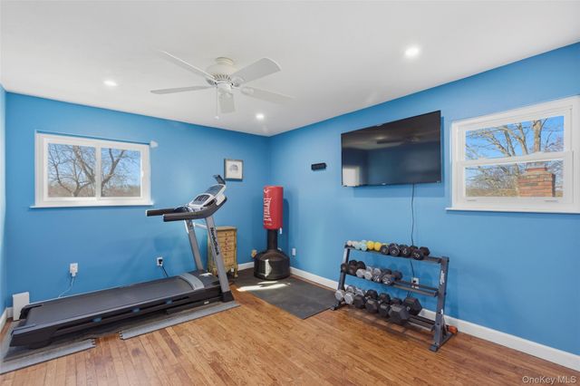 10 Weldon Lane, Farmingville, NY 11738