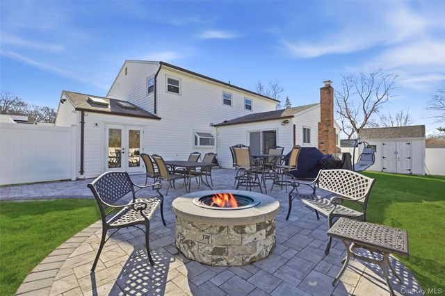 10 Weldon Lane, Farmingville, NY 11738