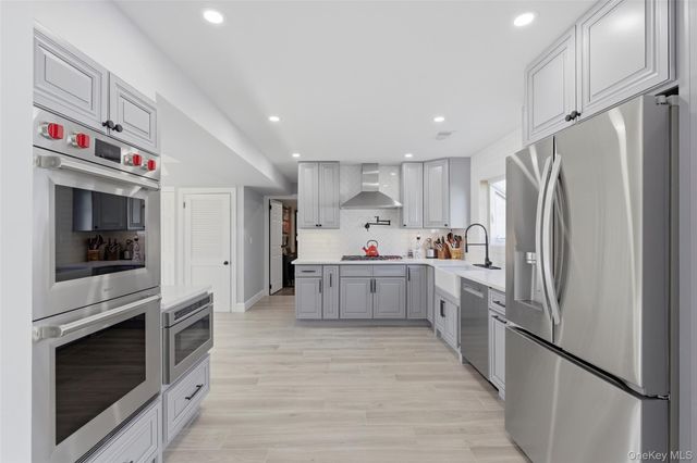 10 Weldon Lane, Farmingville, NY 11738