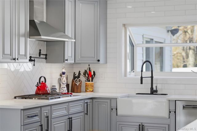 10 Weldon Lane, Farmingville, NY 11738