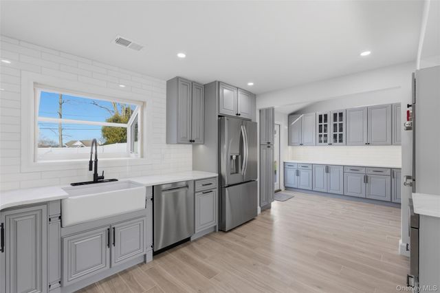 10 Weldon Lane, Farmingville, NY 11738