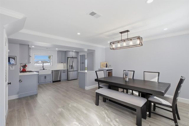 10 Weldon Lane, Farmingville, NY 11738