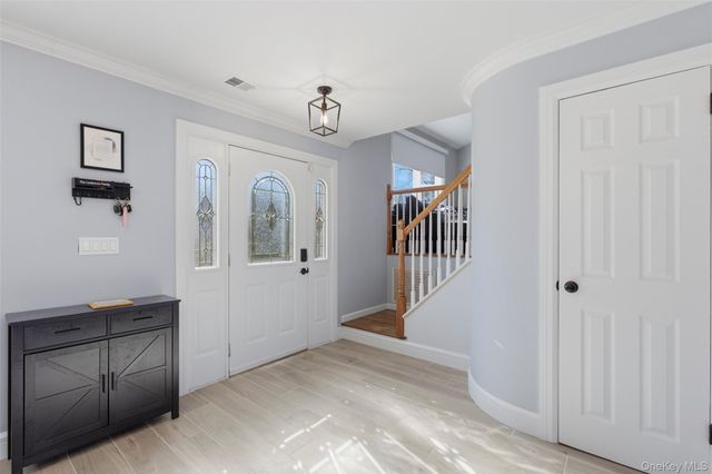 10 Weldon Lane, Farmingville, NY 11738